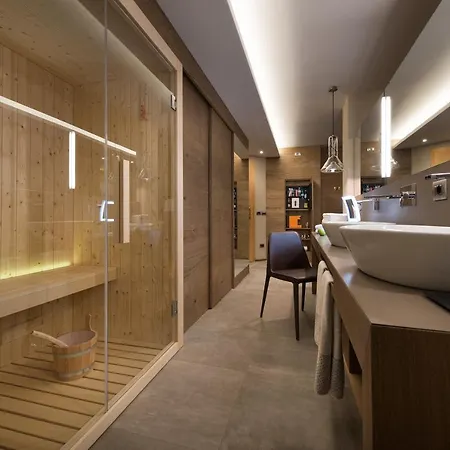Montana Hotel 4*